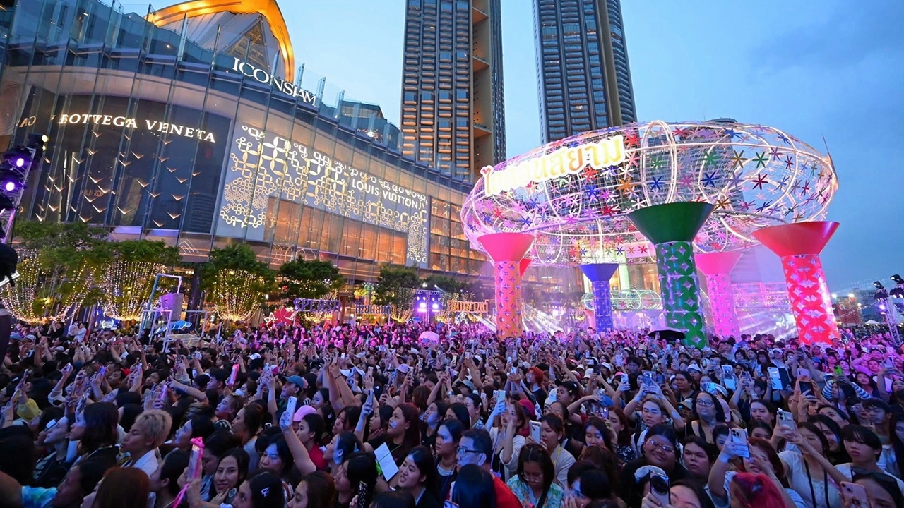 มหาสงกรานต์ไอคอนสยามสนุกสไตล์ไทย