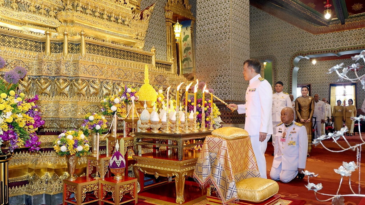 ในหลวง-พระราชินี เสด็จฯ ทรงบำเพ็ญพระราชกุศลในการพระราชพิธีสงกรานต์ 2568