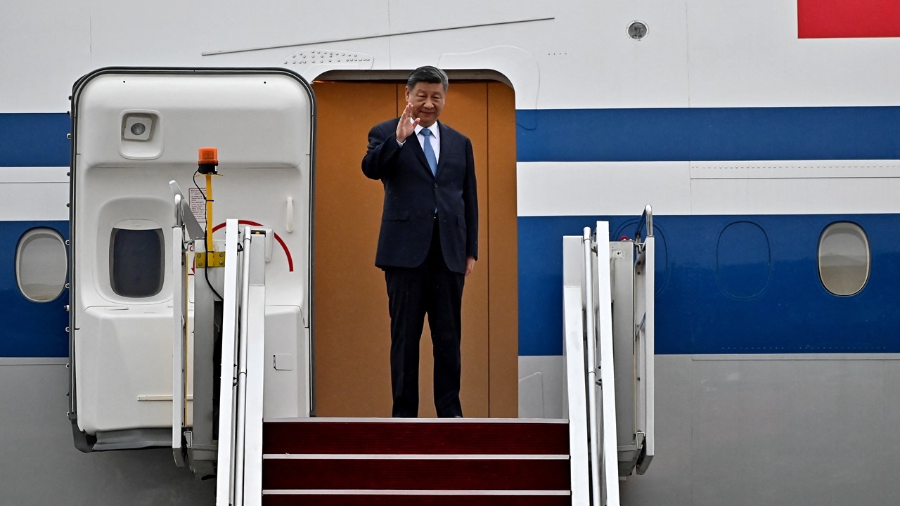 สี จิ้นผิง เริ่มการเยือนมาเลเซีย เพิ่มความร่วมมือท่ามกลางภาษีทรัมป์