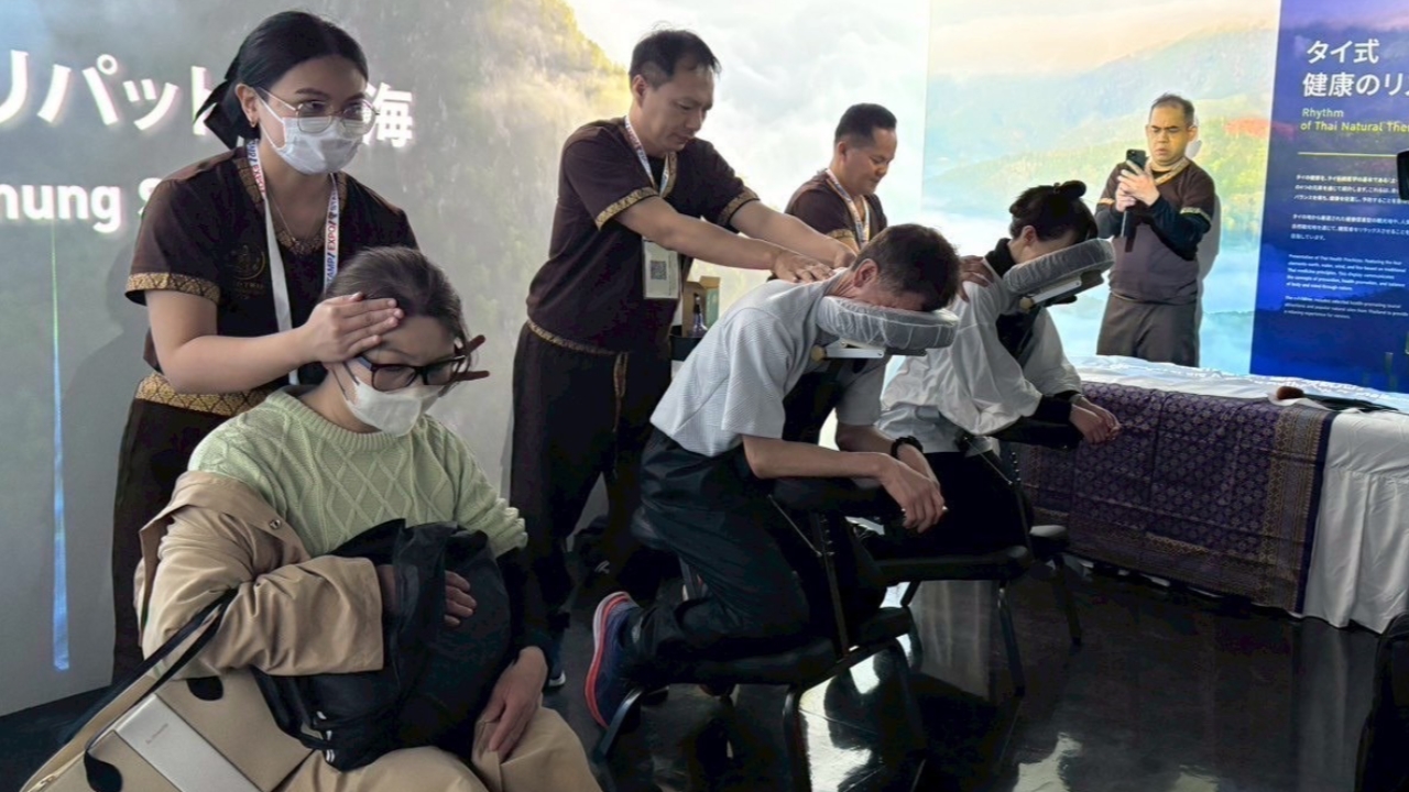 ปลื้ม นักท่องเที่ยวชมบูธ “สมุนไพร - นวดไทย” โอซาก้า เอ็กซ์โป 2025