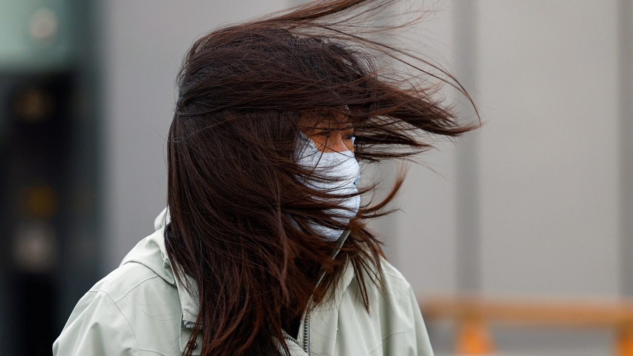 จีนยกเลิกเที่ยวบินเกือบ 1,000 เที่ยว หลังลมพัดแรงกระหน่ำกรุงปักกิ่ง