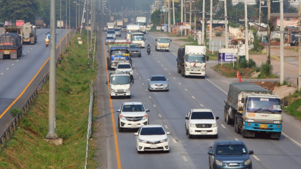 คนทยอยกลับบ้าน ถนนมิตรภาพ มอเตอร์เวย์ M6 เริ่มหนาแน่น แต่ยังคล่องตัว