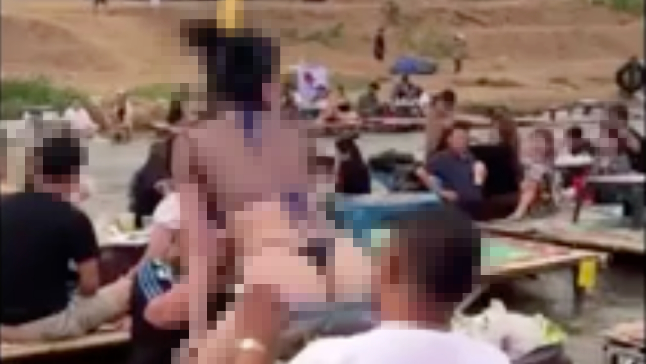 ทัวร์ลง โคโยตี้เต้นยั่ว เปิดกางเกงโชว์ เอนเตอร์เทนนักท่องเที่ยวริมน้ำปิง