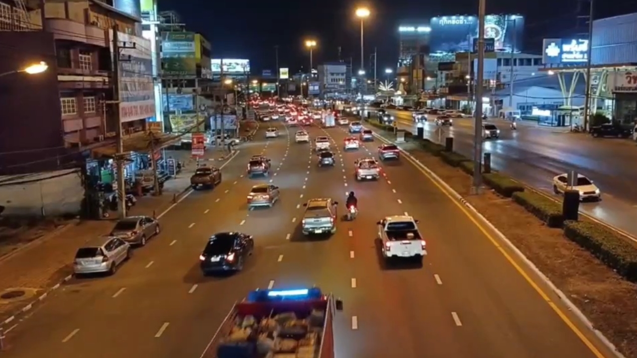 นครสวรรค์ เส้นทางสายเหนือช่วงค่ำเริ่มหนาแน่น รถเคลื่อนที่ได้ช้าแต่ยังไม่ติดขัด