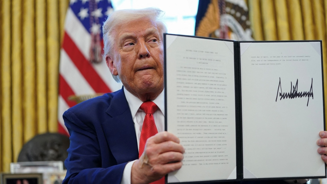 ทรัมป์ลงนามคำสั่ง "ทำให้การอาบน้ำในอเมริกากลับมายอดเยี่ยมอีกครั้ง"