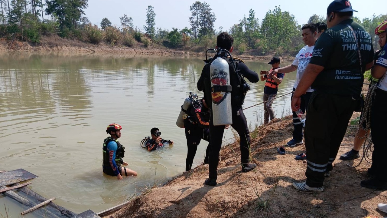 สลด ลูก 7 ขวบพลัดตกสระ แม่กระโดดลงไปช่วย สุดท้ายจมดับคู่