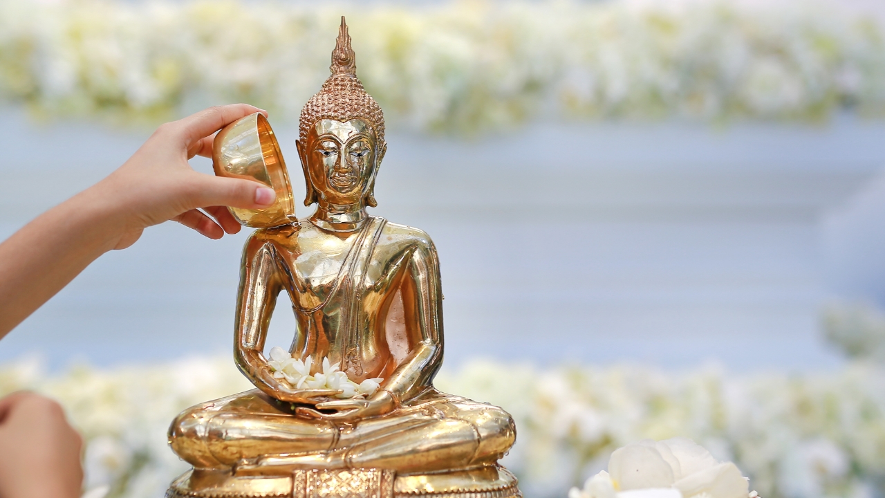 ชวนสายบุญปักหมุดสรงน้ำพระในห้างต้อนรับสงกรานต์ 2568