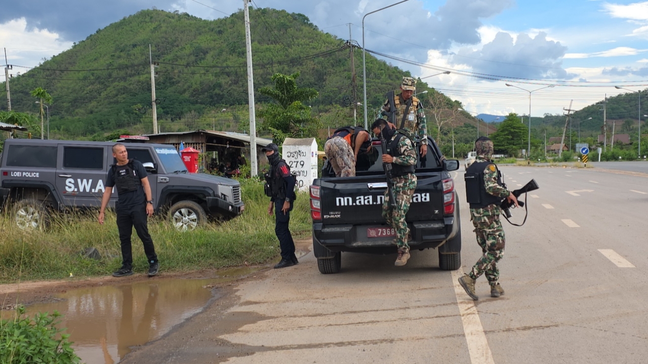 ล่าตัว "บุญเกิด" คนร้ายยิงตำรวจดับ พบเบาะแสซื้อแหนมที่ด่านนากระเซ็ง