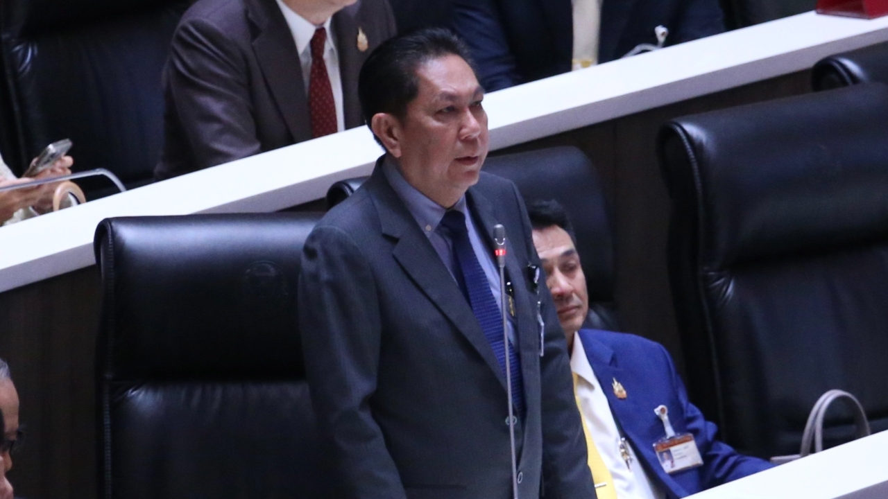 “วิสุทธิ์” ซัด “ภราดร” ไม่มีสิทธิ์พูดยุบสภา ไม่ห่วงท่าที “ไชยชนก” กระทบเสียงโหวต