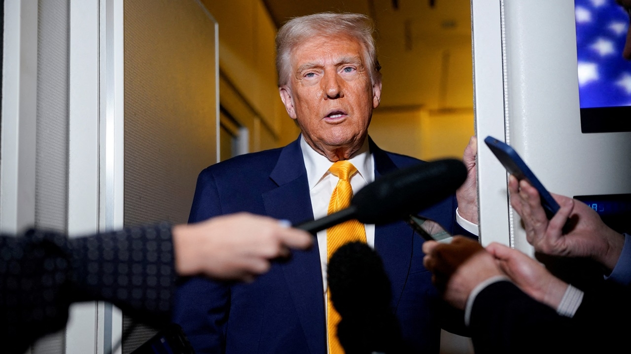 โดนัลด์ ทรัมป์ คะแนนนิยมร่วง ก่อนเป็นประธานาธิบดีครบ 100 วัน