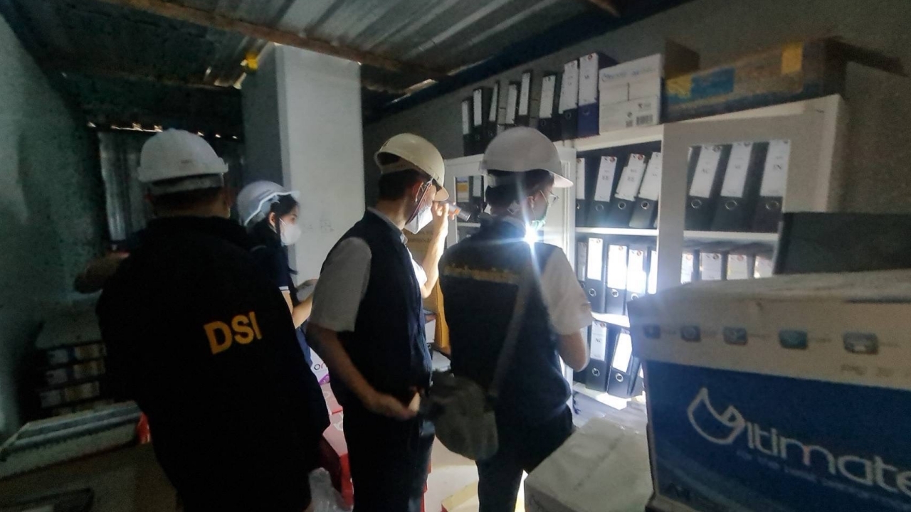 ดีเอสไอ เปิด 24 ตู้คอนเทนเนอร์ เก็บเอกสารหลักฐานคดีนอมินี-ฮั้วประมูล เหตุตึก สตง.ถล่ม