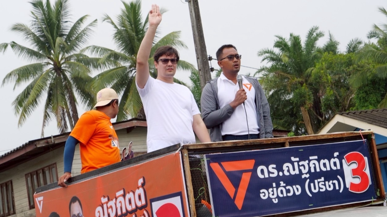 “รังสิมันต์” นำทีมหาเสียงตลาดฉวาง อ้อนเลือก “ดร.นัท” ฉวางเปลี่ยนทันที