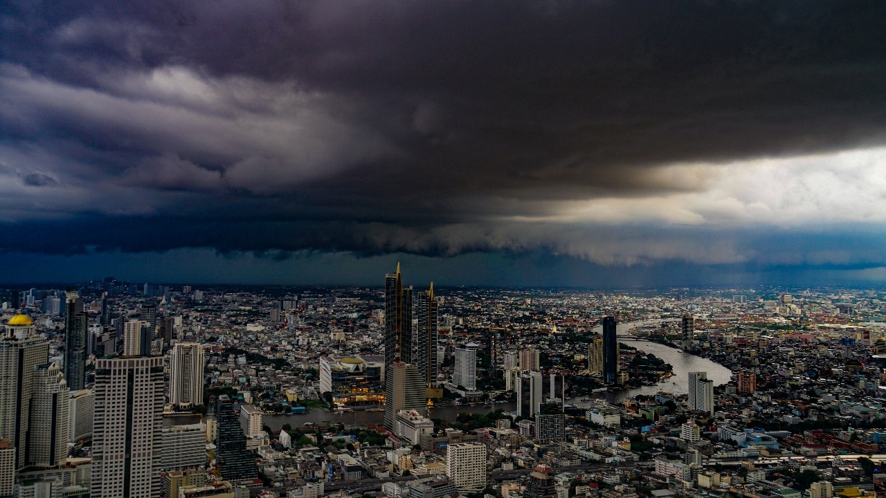 เตือน "พายุฤดูร้อน" ฉบับ 12 หลายจังหวัดเฝ้าระวังฝนถล่มถึง 1 พ.ค. 68