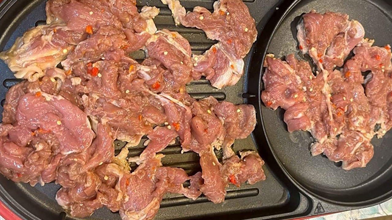 สูตรเด็ด หมูมะนาวกระทะร้อน By คุณตุ๊ก ลินจง