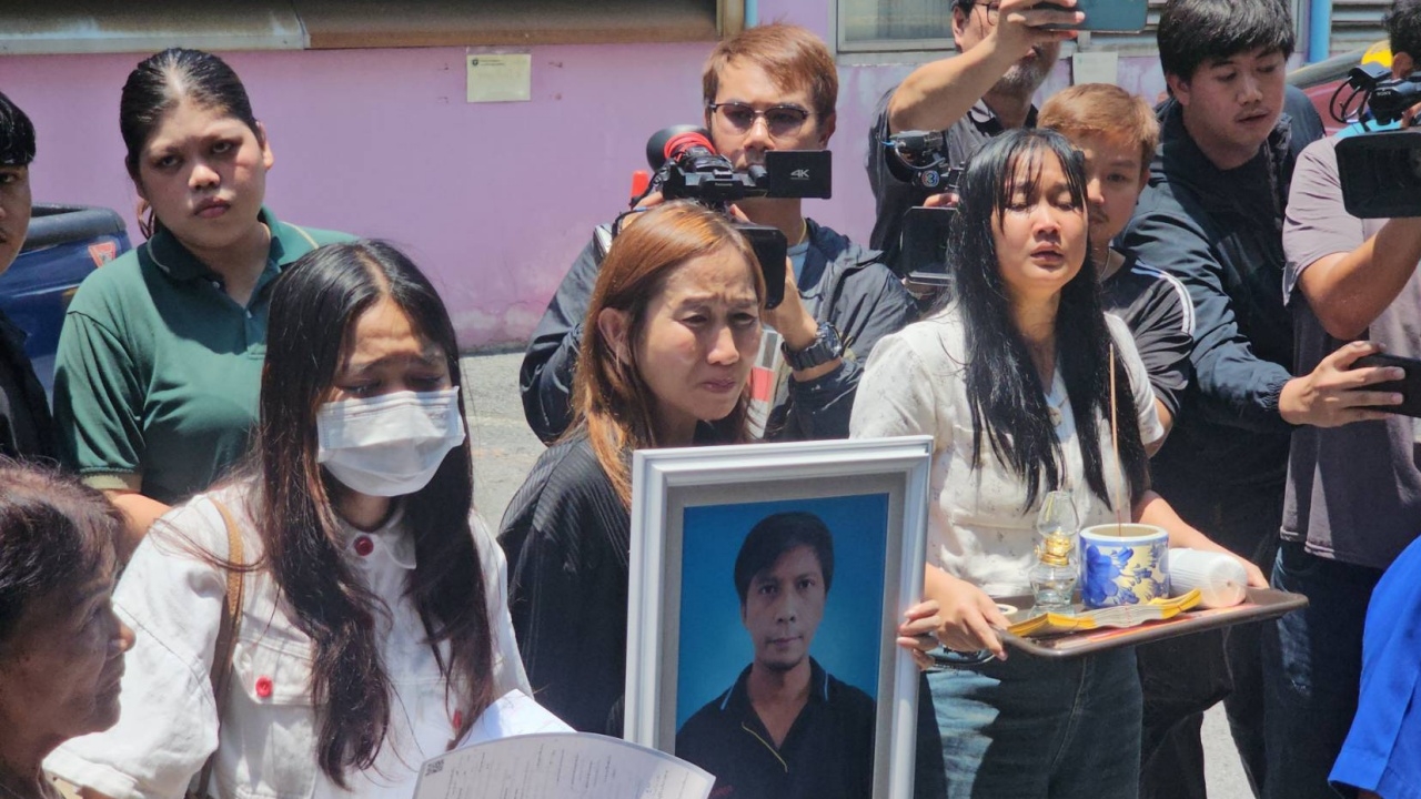 เมียยังทำใจไม่ได้ เสียสามีเหยื่อก้อนปูนพระราม 2 เผยสาเหตุเสียชีวิต