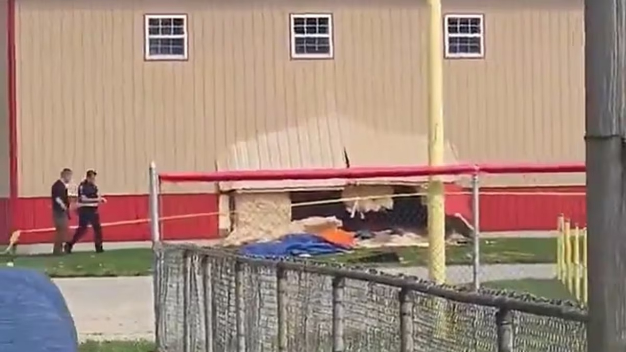 รถพุ่งชนอาคารค่ายหลังเลิกเรียนสหรัฐฯ ผู้เยาว์ดับ 4 ศพ