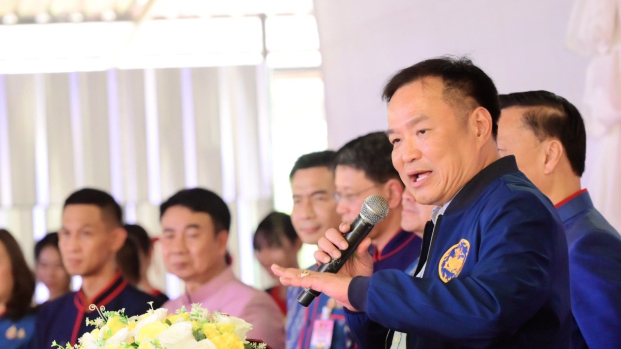 “อนุทิน” มอบโฉนดที่ดิน อ.นาแก สั่งผู้ว่าฯ-นายอำเภอ สอดส่องเรื่องใช้ประโยชน์