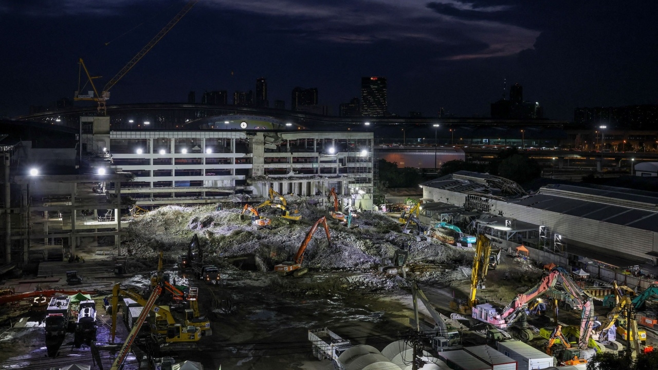 คืนเดียวพบชิ้นส่วนมนุษย์ 21 ชิ้น หญิง 1 ร่าง ใต้ซากตึก สตง. ถล่ม