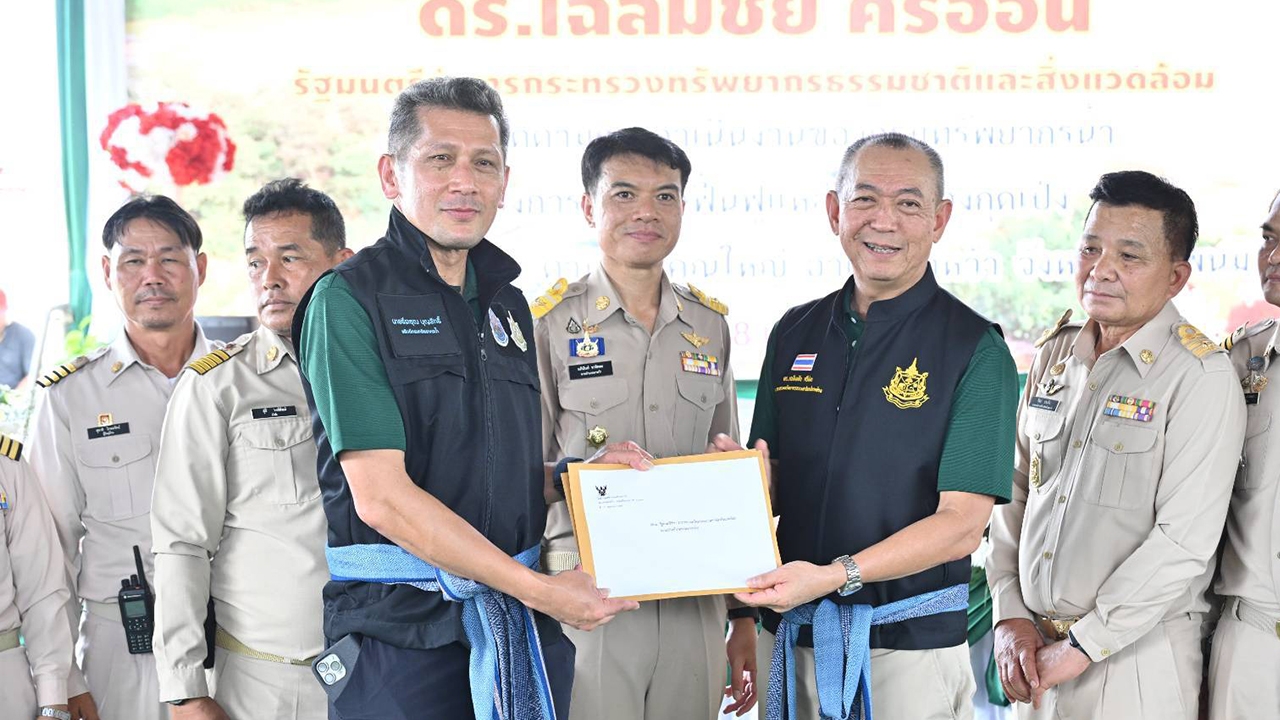 รมว.เฉลิมชัย นำทีมกรมทรัพยากรน้ำ ลุยบริหารจัดการน้ำสู้ภัยแล้ง จ.นครพนม