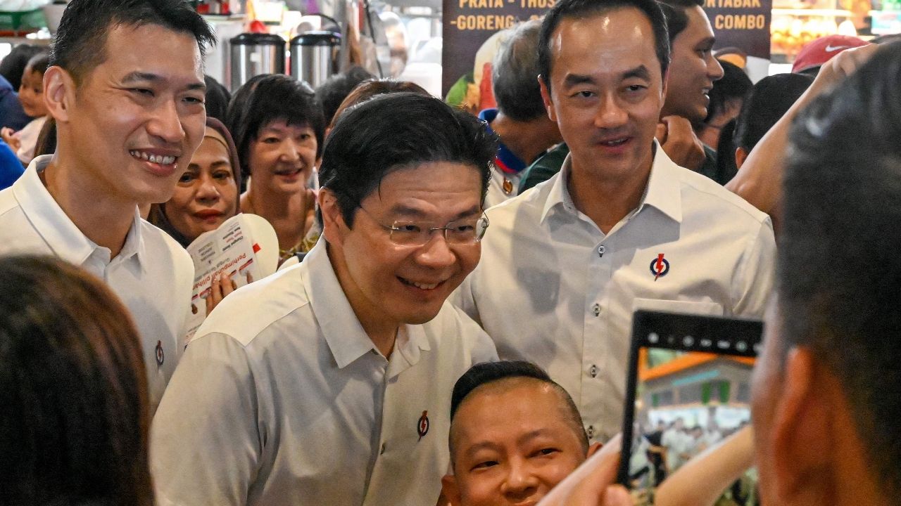 "ลอว์เรนซ์ หว่อง" นายกฯ สิงคโปร์ เดินสายหาเสียงสู้ศึกเลือกตั้ง