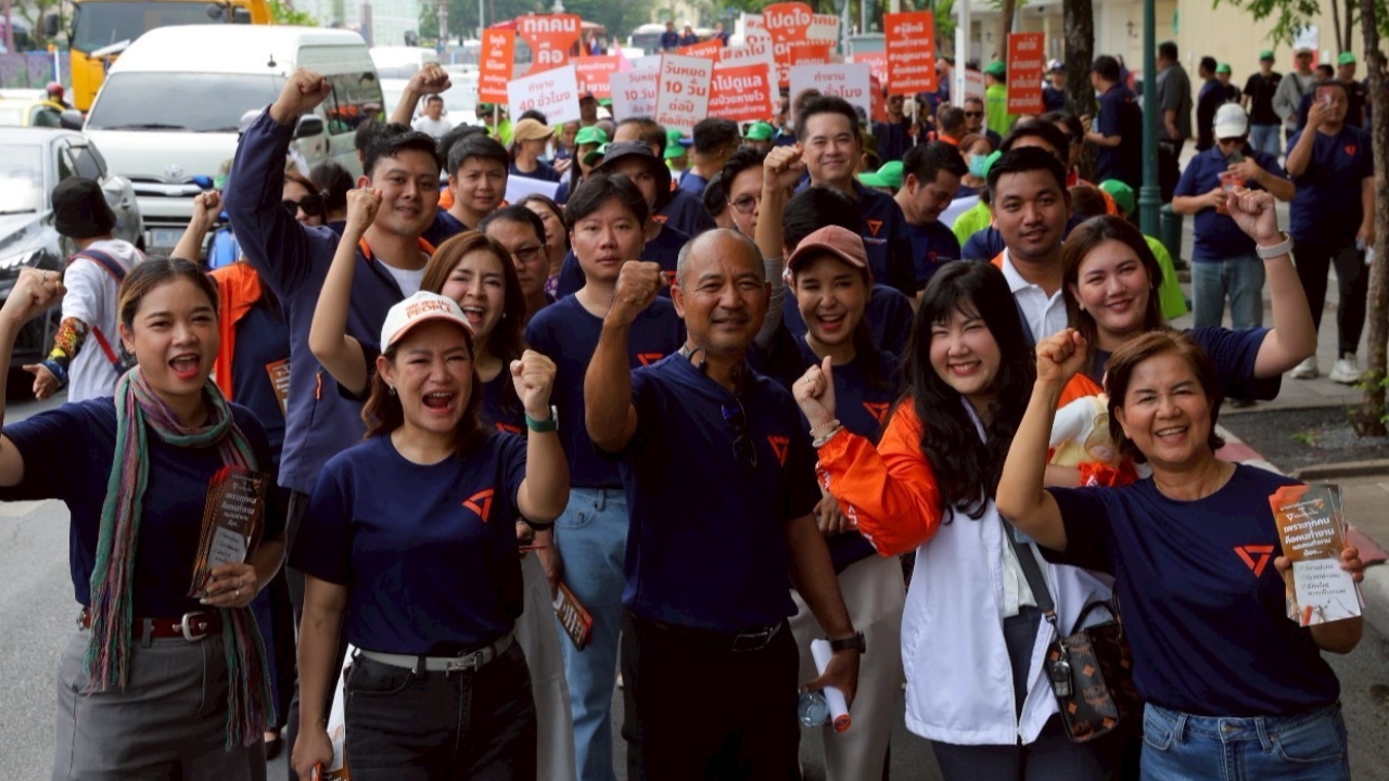 ปชน. ร่วมขบวนวันแรงงาน ชงเพิ่มวันลาพักผ่อน-มีประจำเดือนลาได้ 3 วัน/เดือน