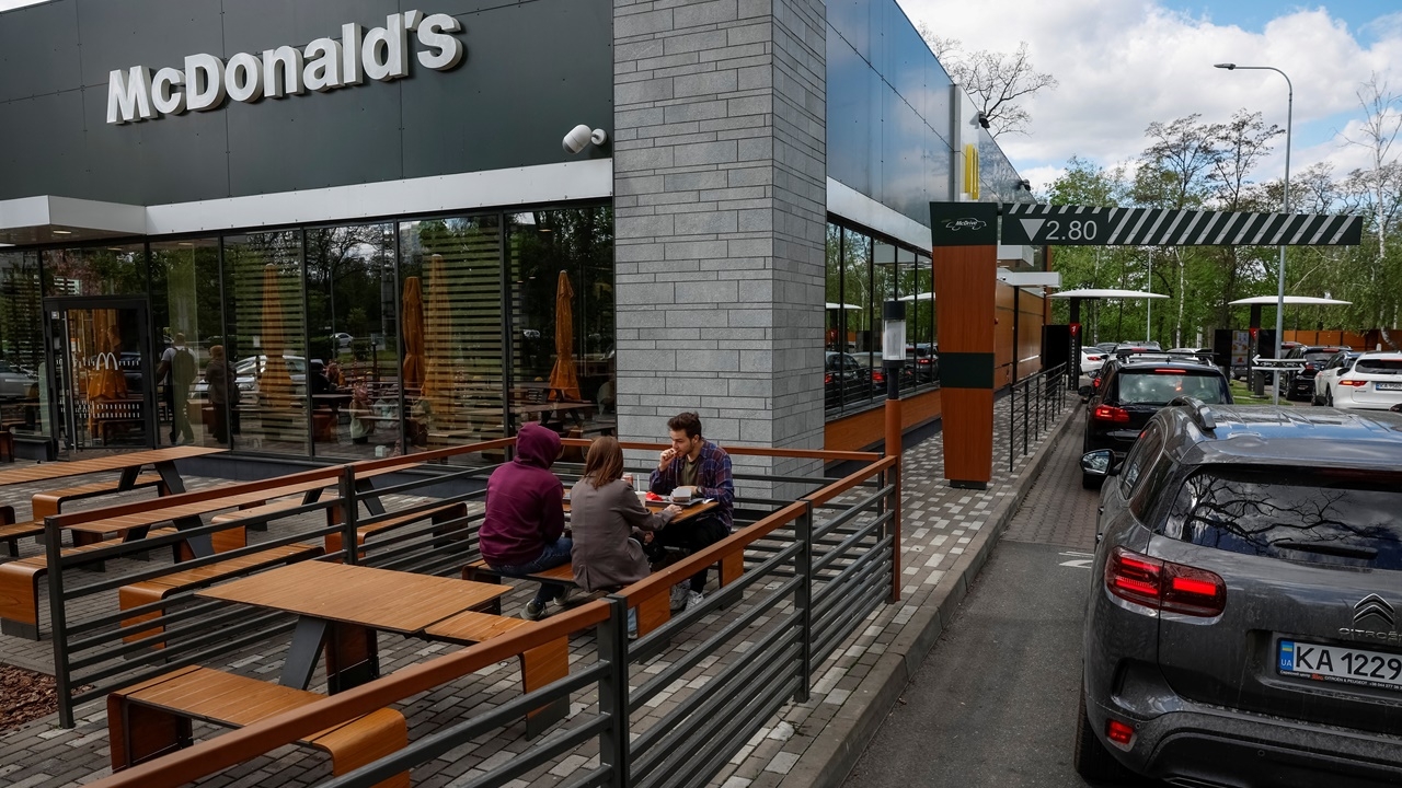 แมคโดนัลด์ยอดขายในสหรัฐฯ ร่วงหนักสุดตั้งแต่ยุคโควิด คาด ศ.ก.เป็นเหตุ