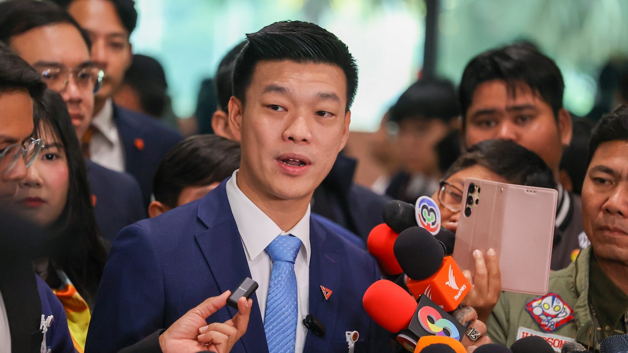 “เท้ง” จี้รัฐชัดเจนปมเจรจาภาษีสหรัฐฯ ลั่นเป็นไปไม่ได้ ปชน. เสียบพรรคร่วมแทน ภท.