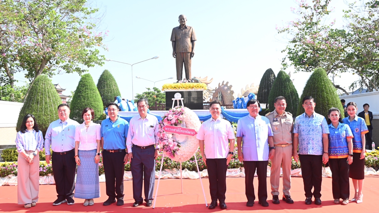 “ท็อป วราวุธ” นำวางพวงดอกไม้รำลึก ครบรอบ 9 ปี “พ่อบรรหาร” ยึดมั่นคำ “สัจจะและกตัญญู”