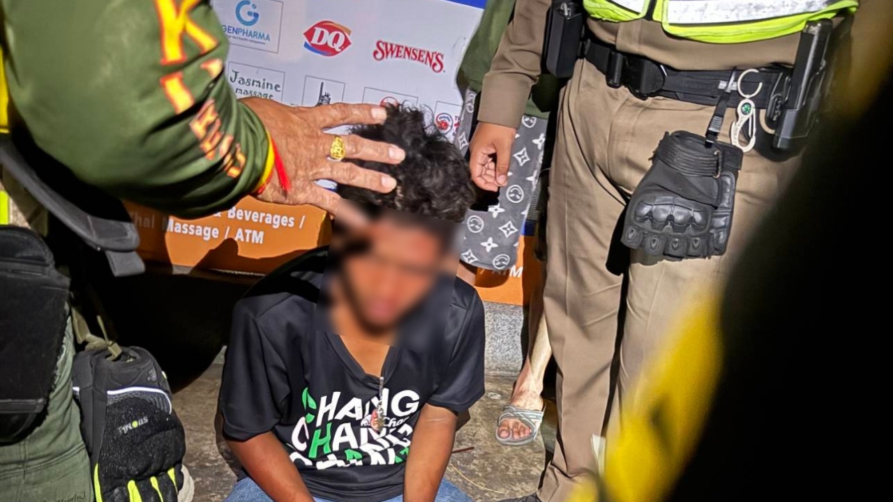 ล้อมจับหนุ่มหื่น แอบถ้ำมอง “สาวอาสาฯ” อาบน้ำในห้องสุขาเคลื่อนที่ บริเวณตึก สตง.ถล่ม