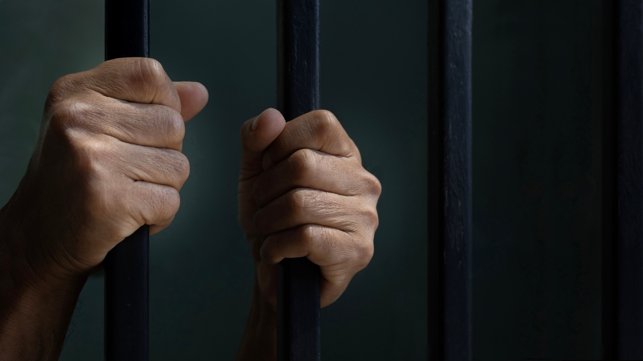 รวบอดีตตำรวจหนีหมายจับ คดีฉ้อโกงนักธุรกิจหนุ่ม กว่า 30 ล้าน