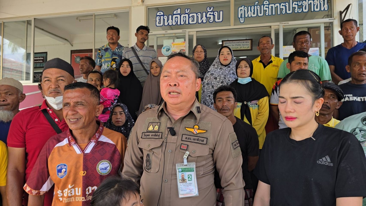 เด้งฟ้าผ่า "ผกก. สภ.โคกเคียน" เซ่นคนร้ายลอบวางระเบิด ชาวบ้านแห่ให้กำลังใจ