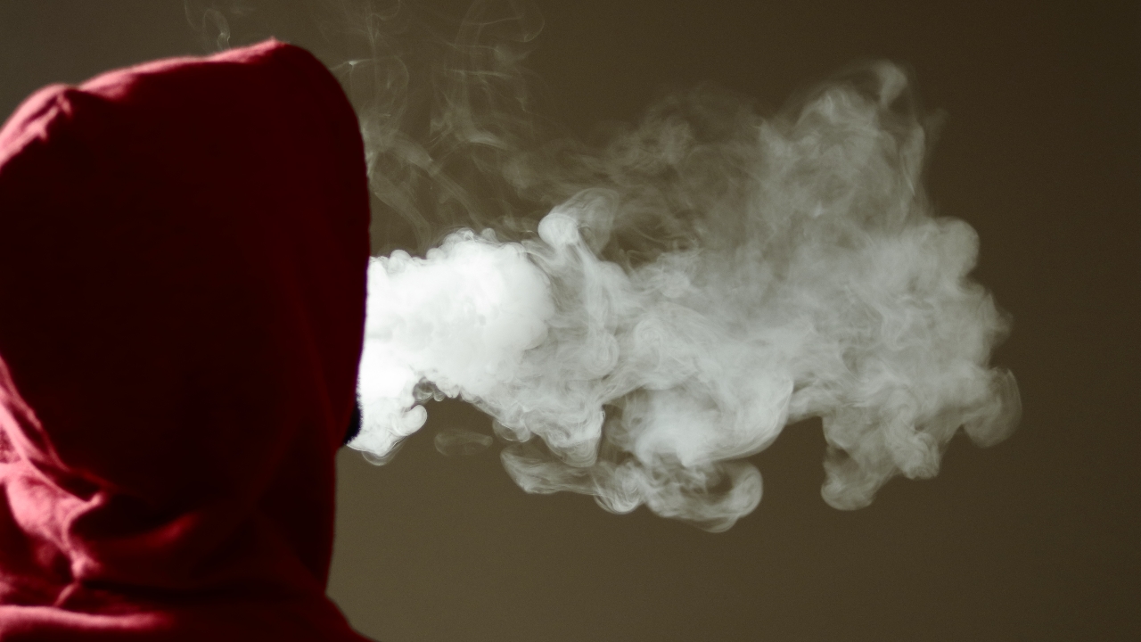 รัฐบาลปราบ “บุหรี่ไฟฟ้า” ต่อเนื่อง ย้ำมีความผิด พบยอดจำหน่าย-ผู้เสพลดลง 80%