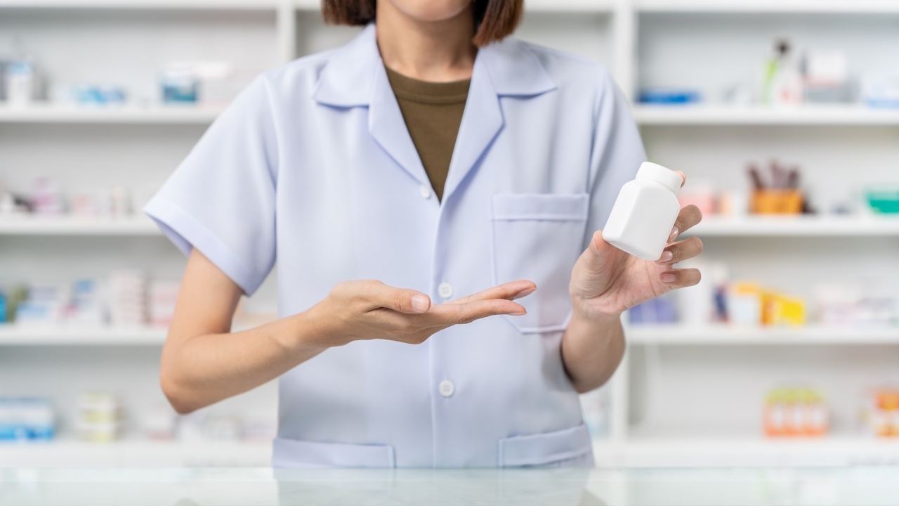 สป.สธ. รับสมัครพนักงานราชการ ตำแหน่งเภสัชกร 350 อัตรา เช็กคุณสมบัติ เงินเดือน