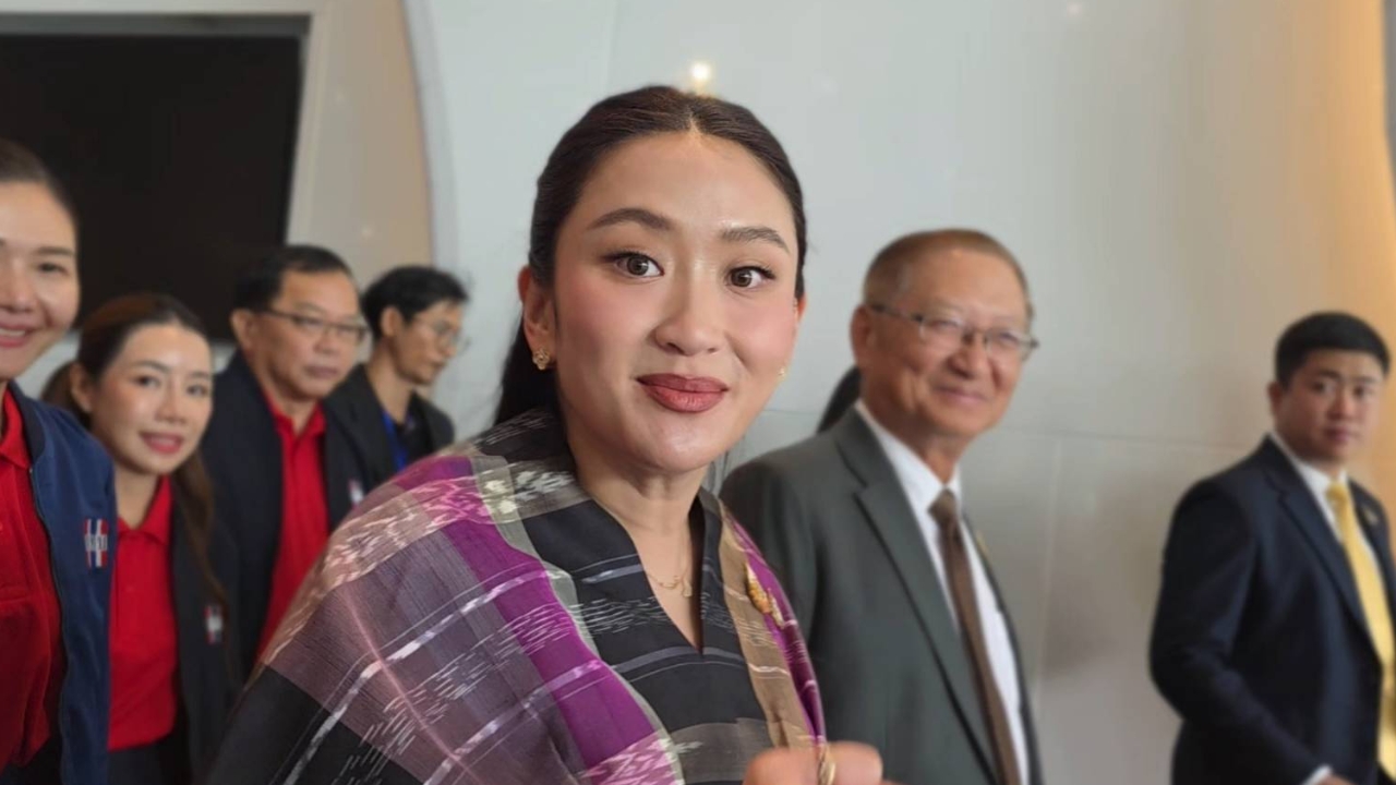 “อิ๊งค์” ขอตอบปรับ ครม. พรุ่งนี้ แซว “ประเสริฐ” ปรับเก้าอี้ “จุลพันธ์” ให้แล้ว