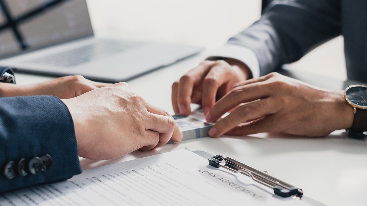 ธอส.ซับน้ำตาผู้ประสบภัย