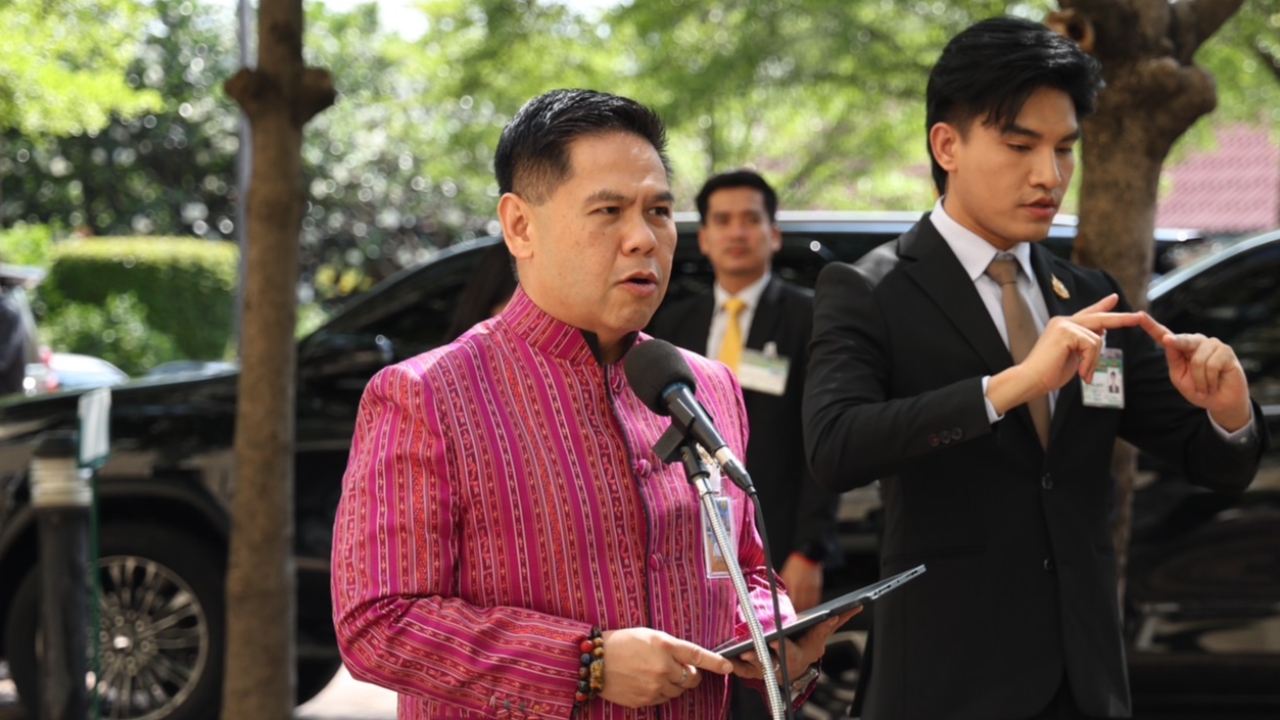 พม. ทยอยส่งมอบกายอุปกรณ์ช่วยเหลือคนพิการ เนื่องในโอกาสครบ 6 รอบ