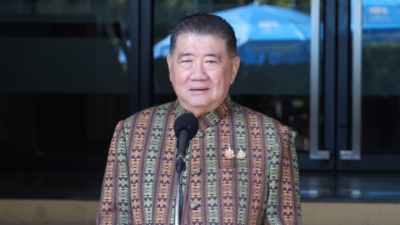 “ภูมิธรรม” โอด อยู่ดีๆ เรื่องปรับ ครม. ก็ลอยมา - ชทพ. ปัดต่อรองแลกกระทรวง