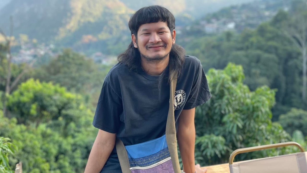 เปิดประวัติ ด้งเด้ง หรือ จ่าลอด พระเอกจักรวาลไทบ้าน ผู้มีทรงผมเป็นเอกลักษณ์