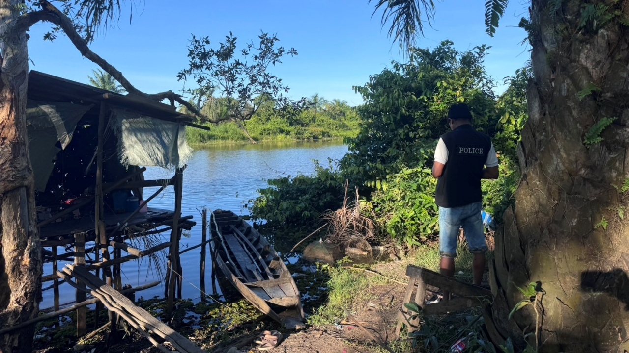 หนุ่มวัย 31 จมน้ำดับ กระโดดลงคลองหนีตำรวจ หลังนำหมายศาลมาตามจับ "น้องชาย"