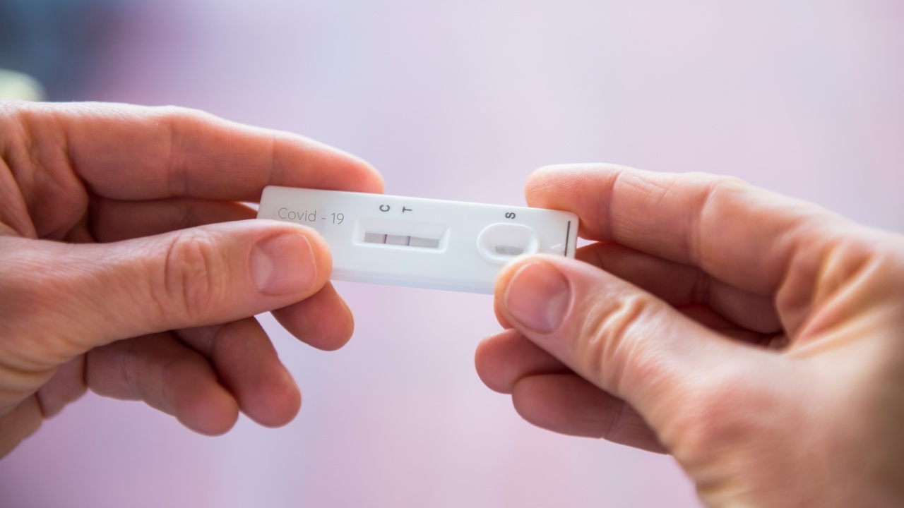 กทม. พบผู้ป่วยโควิด อาทิตย์เดียว 2,967 ราย ห่วงเด็กเล็กใกล้เปิดเทอม