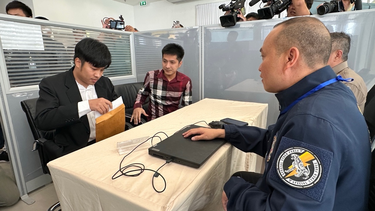 "สป.สายไหม" เข้ารับทราบข้อหา ชักชวนเล่นพนันออนไลน์ บอกไม่คิดว่าจะมีวันนี้