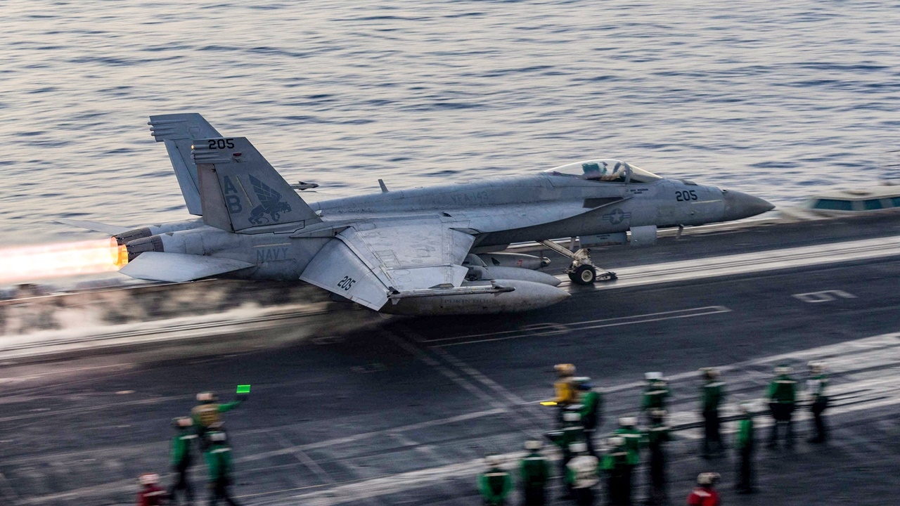 เครื่องบินรบ F/A-18 สหรัฐฯ ตกเรือบรรทุกเครื่องบินจมหายในทะเลลำที่ 2