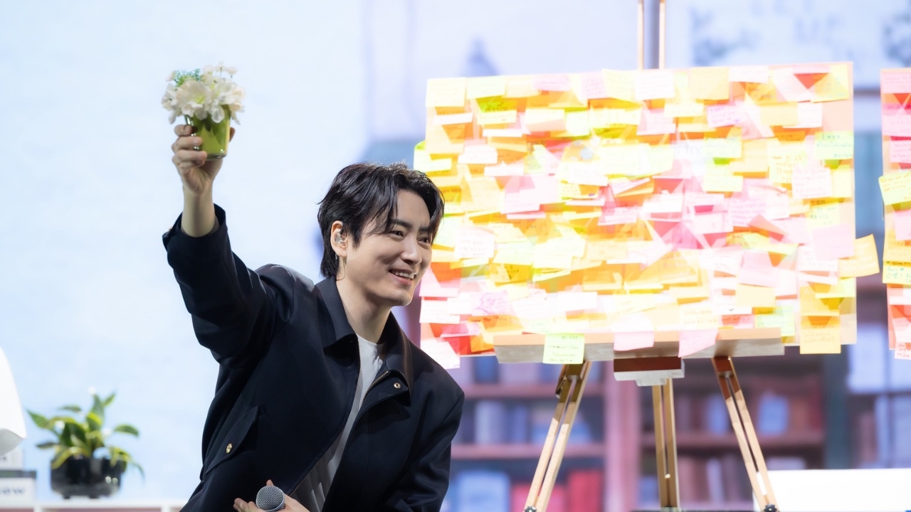 อีจุนฮยอก เสิร์ฟโมเมนต์สุดหวาน ทำซีอีโอคังสาขาไทยยิ้มแก้มปริ 