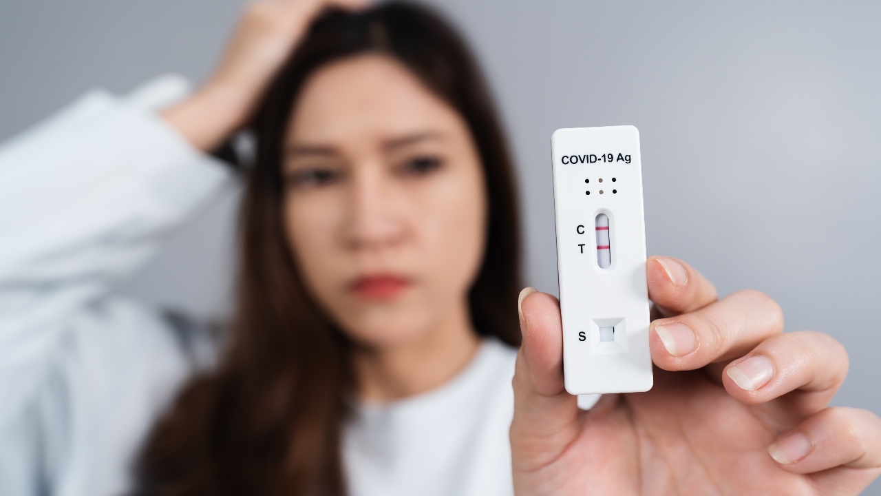 โควิดล่าสุด 2568 หมอแนะสังเกตอาการโควิดลงปอดเป็นแบบไหน (คลิป)