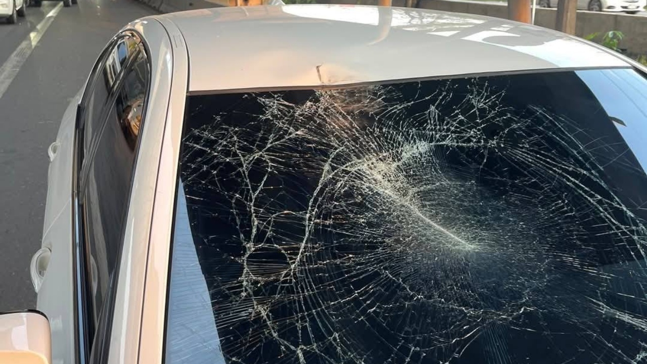 กทพ. แจงปม "ก้อนปูน" ตกใส่รถบนถนนบางนา-ตราด พบมีคนโยนลงมาจากสะพานลอย