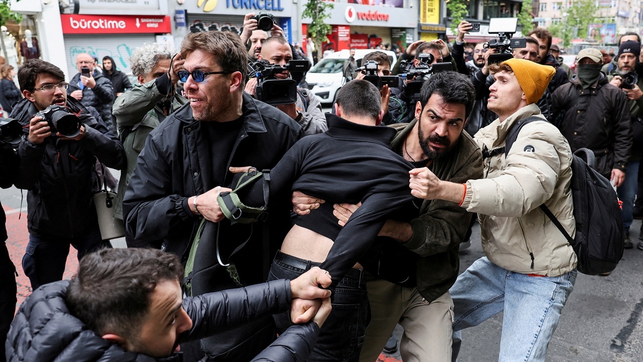 ตำรวจตุรกี 5 หมื่นนาย ปราบม็อบวันแรงงานในอิสตันบูล จับผู้ชุมนุมนับร้อย