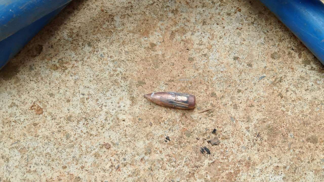 เจออีก กระสุนตกใส่หลังคาชาวบ้านเวียงแก่น นายอำเภอแจ้งเตือนเลี่ยงกิจกรรมชายแดนไทย-ลาว