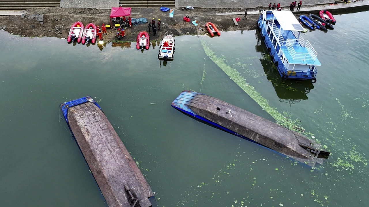 เรือท่องเที่ยว 4 ลำล่มในจีน เสียชีวิตแล้ว 9 ศพ