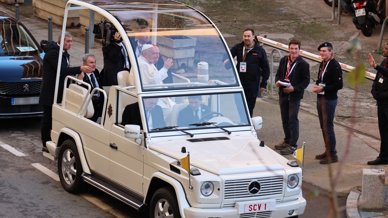 รถพระที่นั่งพระสันตะปาปา เตรียมถูกดัดแปลงเป็นคลีนิกเคลื่อนที่ รักษาเด็กในฉนวนกาซา