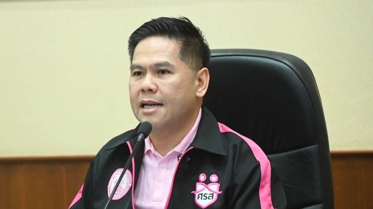 พม. ช่วยตาวัย 70 ปี รับเข้าศูนย์คุ้มครอง ก่อนช่วยตามหาญาติที่อุทัยธานี